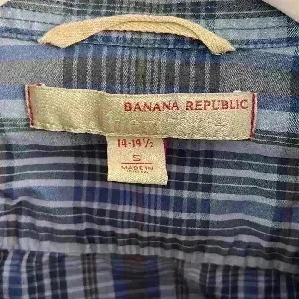 Banana Republic blue/grey plaid two-pocket button-up shirt